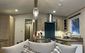 3 Bedroom - Luxury Family Home Near The Beach